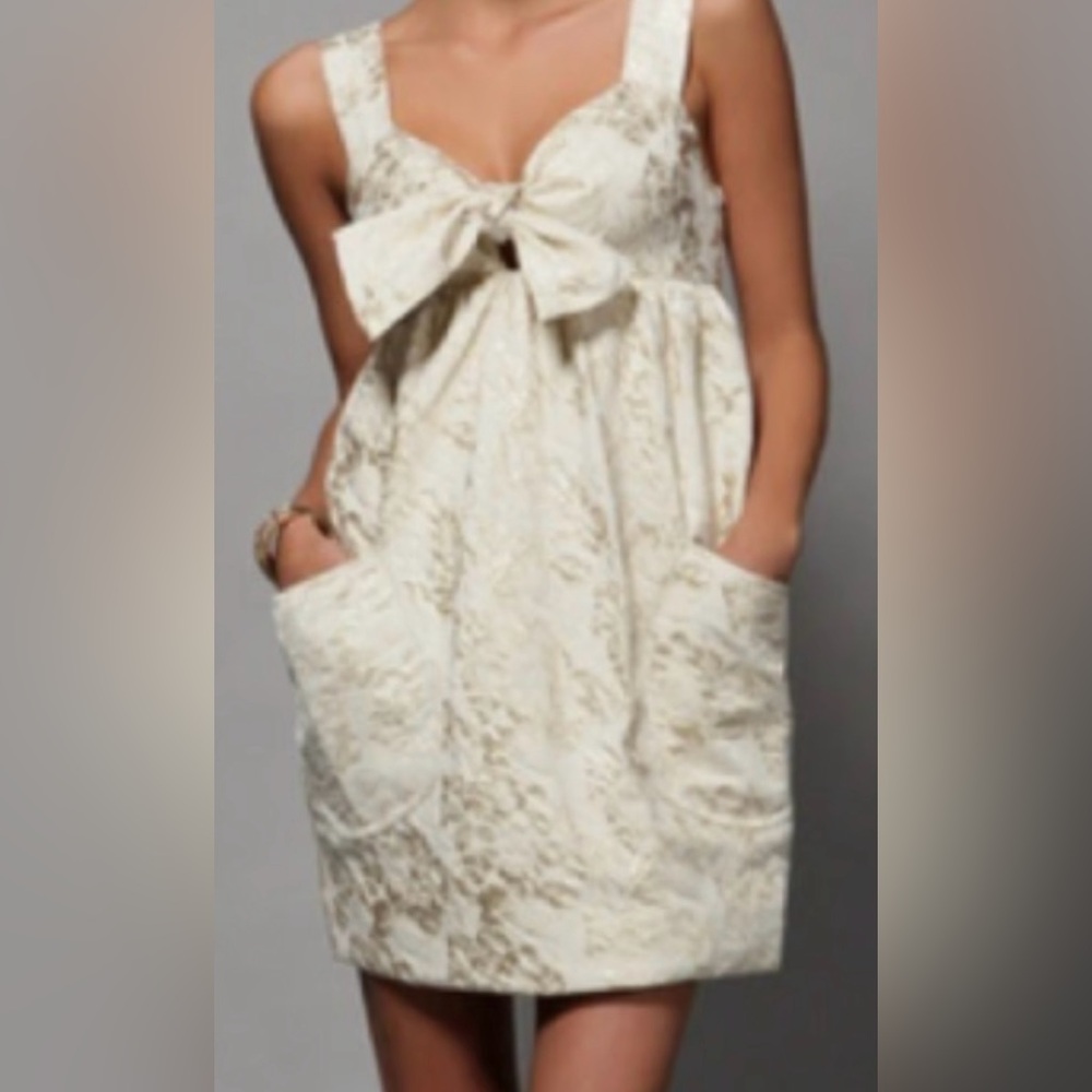 Vera Wang Lavender Label  Cream Textured Tie-Front coctail dress with pockets